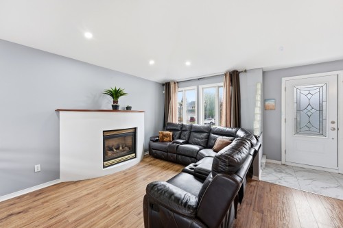 Salon - 960 Rue Basile-Routhier, Repentigny (Repentigny), QC - Indoor Photo Showing Living Room With Fireplace