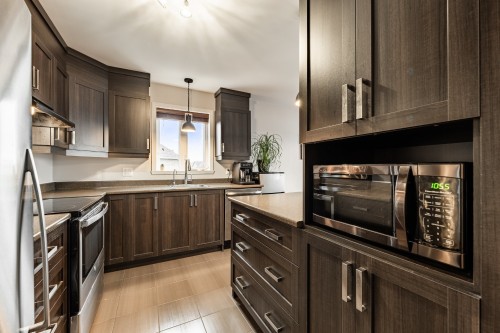 Cuisine - 244 Rue Du Cardinal, Saint-Amable, QC - Indoor Photo Showing Kitchen