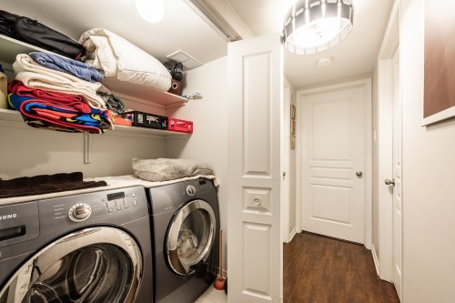 Salle de lavage - 244 Rue Du Cardinal, Saint-Amable, QC - Indoor Photo Showing Laundry Room