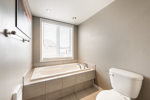 Salle de bains - 244 Rue Du Cardinal, Saint-Amable, QC - Indoor Photo Showing Bathroom