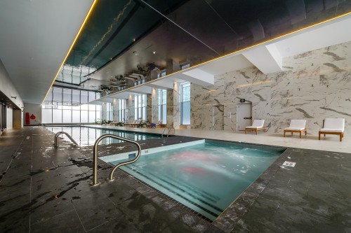 Piscine - 1602-2300 Rue Tupper, Montréal (Ville-Marie), QC - Indoor Photo Showing Other Room With In Ground Pool