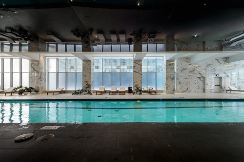 Piscine - 1602-2300 Rue Tupper, Montréal (Ville-Marie), QC - Indoor Photo Showing Other Room With In Ground Pool