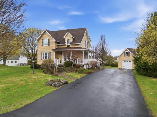 636 Rue Forand  Granby, QC J2J 2A9