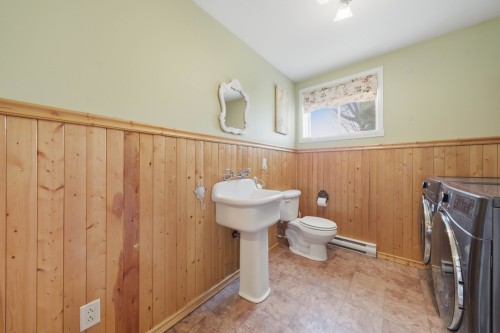 Salle d'eau - 636 Rue Forand, Granby, QC - Indoor Photo Showing Laundry Room