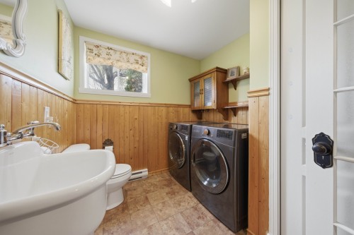 Salle d'eau - 636 Rue Forand, Granby, QC - Indoor Photo Showing Laundry Room