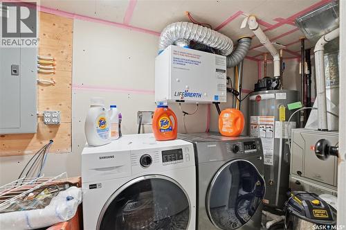 719 I Avenue S, Saskatoon, SK - Indoor Photo Showing Laundry Room