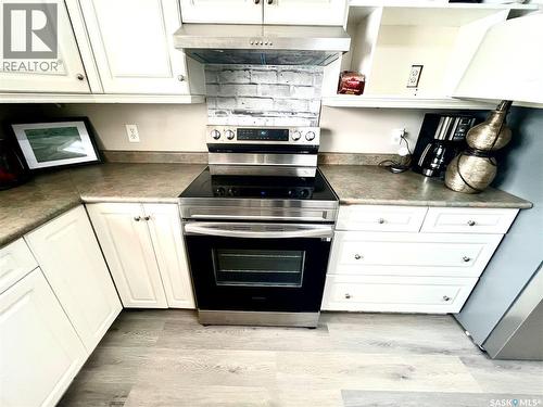 719 I Avenue S, Saskatoon, SK - Indoor Photo Showing Kitchen