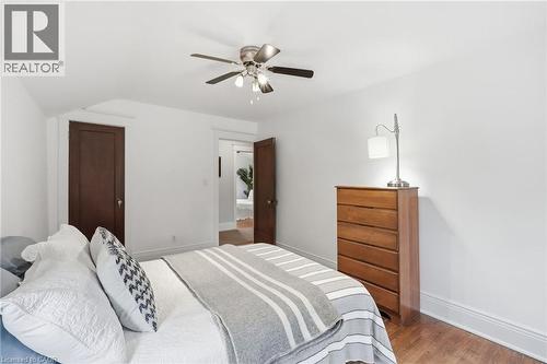 186 Dromore Crescent, Hamilton, ON - Indoor Photo Showing Bedroom