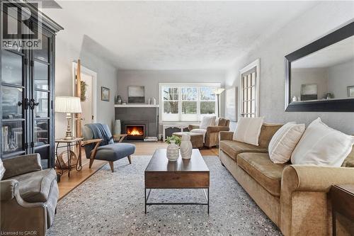186 Dromore Crescent, Hamilton, ON - Indoor Photo Showing Living Room With Fireplace