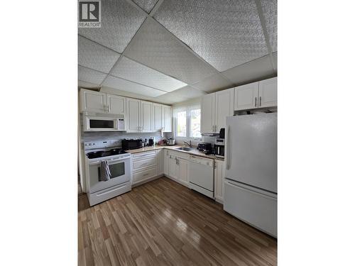 11 Baker Road, Mackenzie, BC - Indoor Photo Showing Kitchen