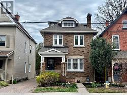 113 FOURTH AVENUE  Ottawa, ON K1S 2L3