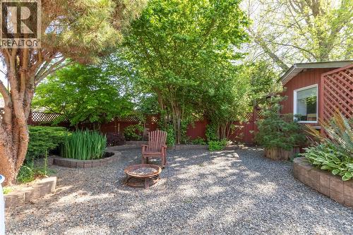 8071 Queen St, Crofton, BC - Outdoor