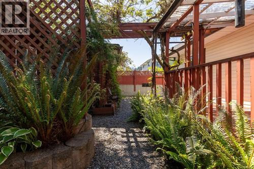 8071 Queen St, Crofton, BC - Outdoor