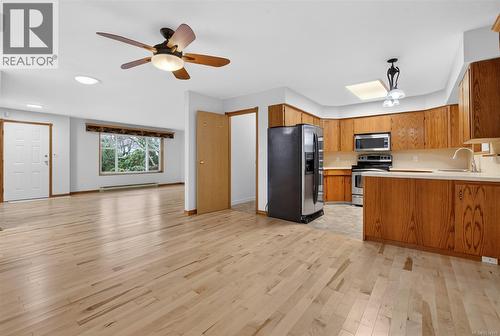 8071 Queen St, Crofton, BC - Indoor Photo Showing Kitchen