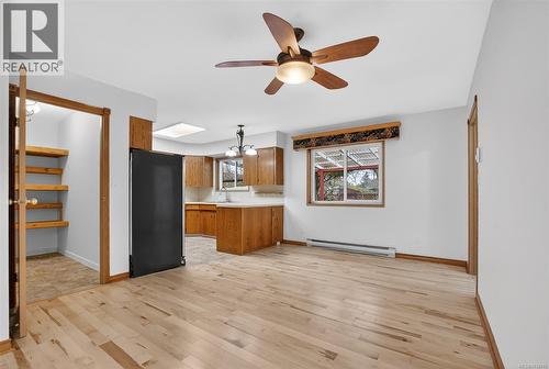 8071 Queen St, Crofton, BC - Indoor