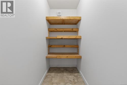 8071 Queen St, Crofton, BC - Indoor