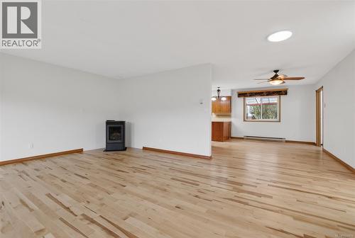 8071 Queen St, Crofton, BC - Indoor Photo Showing Living Room With Fireplace