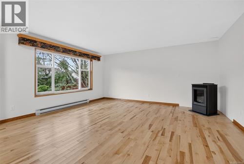8071 Queen St, Crofton, BC - Indoor