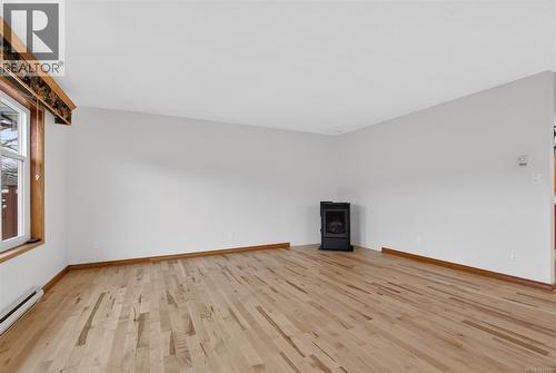 8071 Queen St, Crofton, BC - Indoor