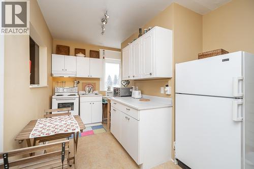 111 E 61St Avenue, Vancouver, BC - Indoor Photo Showing Kitchen