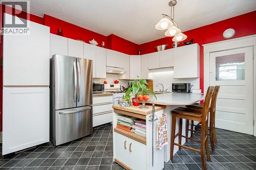 111 E 61St Avenue, Vancouver, BC - Indoor Photo Showing Kitchen