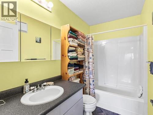 10 Williams Road, Whitehorse, YT - Indoor Photo Showing Bathroom