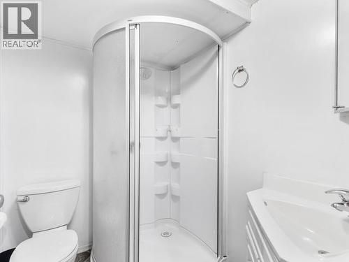 10 Williams Road, Whitehorse, YT - Indoor Photo Showing Bathroom