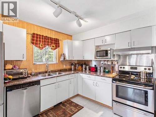 10 Williams Road, Whitehorse, YT - Indoor Photo Showing Kitchen With Double Sink