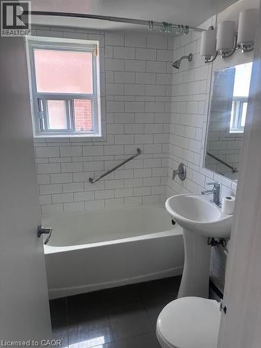 2 Grant Boulevard Unit# 8, Hamilton, ON - Indoor Photo Showing Bathroom