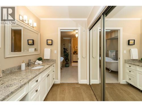 408 Riverview Crescent, Coquitlam, BC - Indoor Photo Showing Bathroom