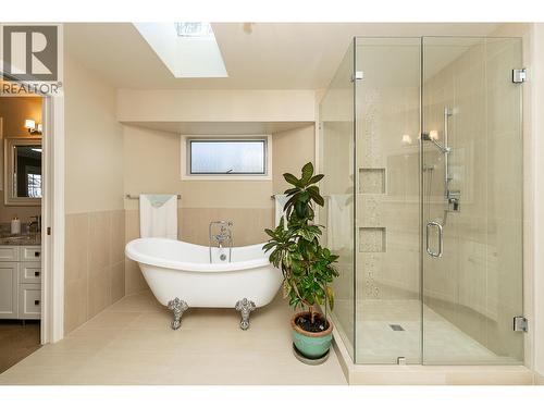 408 Riverview Crescent, Coquitlam, BC - Indoor Photo Showing Bathroom