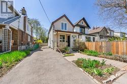 60 WAYLAND AVENUE Toronto, ON M4E 3C9