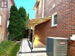 BSMT - 11 BERKSHIRE COURT Whitby, ON L1R 2S4