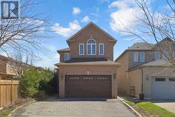 29 WOODHAVEN CRESCENT Richmond Hill, ON L4E 3T1