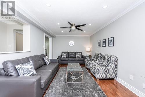 5457 Heritage Hills Boulevard, Mississauga, ON - Indoor Photo Showing Living Room