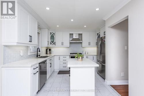 5457 Heritage Hills Boulevard, Mississauga, ON - Indoor Photo Showing Kitchen With Double Sink With Upgraded Kitchen