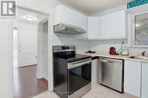 1643 Glenburnie Road, Mississauga, ON - Indoor Photo Showing Kitchen