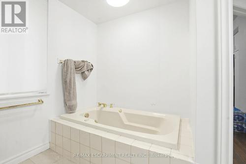 1643 Glenburnie Road, Mississauga, ON - Indoor Photo Showing Bathroom
