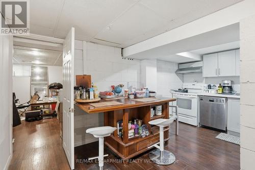 1643 Glenburnie Road, Mississauga, ON - Indoor Photo Showing Kitchen