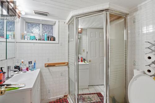1643 Glenburnie Road, Mississauga, ON - Indoor Photo Showing Bathroom