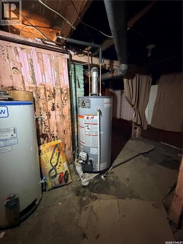 573 Centre Street, Shaunavon, SK - Indoor Photo Showing Basement