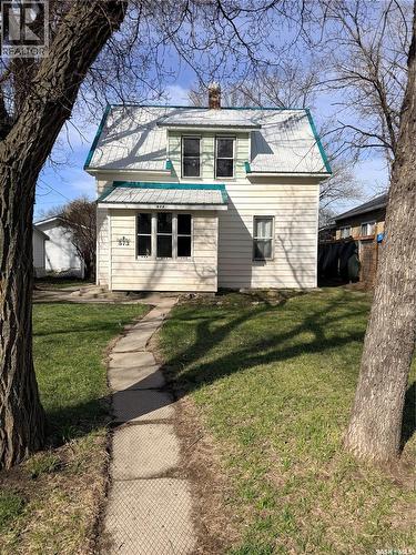 573 Centre Street, Shaunavon, SK - Outdoor