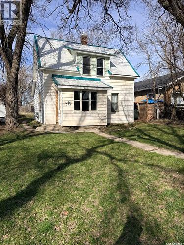 573 Centre Street, Shaunavon, SK - Outdoor