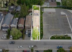 11 DENNIS AVENUE Toronto, ON M6N 2T7