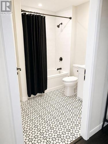 604 - 118 West Street, Port Colborne (Sugarloaf), ON - Indoor Photo Showing Bathroom