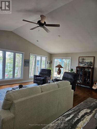 170 Talon Lake Road, Calvin, ON - Indoor Photo Showing Living Room