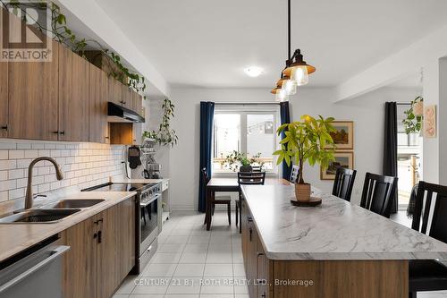 29 Alaskan Heights, Barrie, ON - Indoor Photo Showing Kitchen With Double Sink With Upgraded Kitchen
