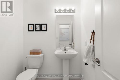 29 Alaskan Heights, Barrie, ON - Indoor Photo Showing Bathroom