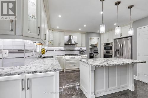 7 Schoolbridge Street, Ajax, ON - Indoor Photo Showing Kitchen With Upgraded Kitchen