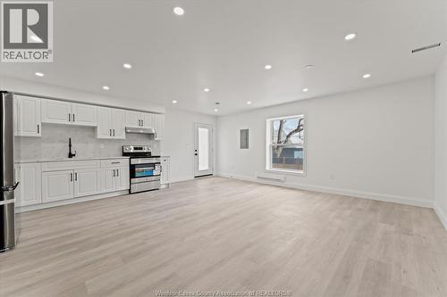 702 Pierre Unit# 7, Windsor, ON - Indoor Photo Showing Kitchen